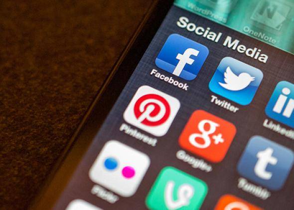 SocialM